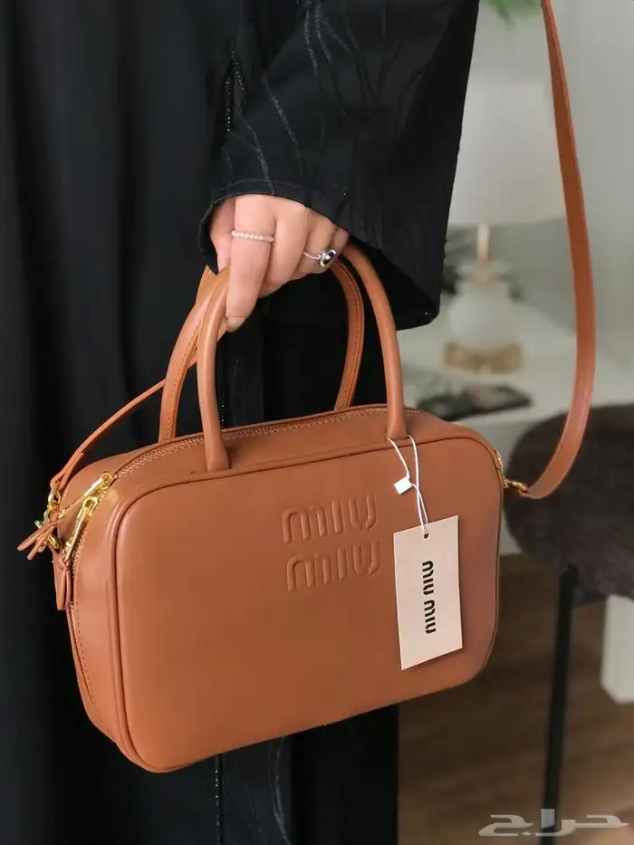 شنط ماركه وشوزات ماركه يوجد جمله 15