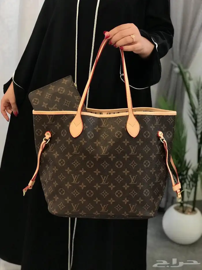 شنط ماركه وشوزات ماركه يوجد جمله 17