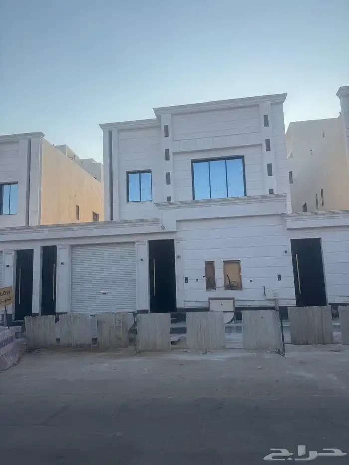 للبيع فلل مودرن 375 درج داخلي وشقتين بالخليج جديده 1