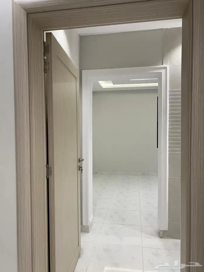 للبيع ادوار بمخطط 9 بحي الشاطئ مساحة 260م 4