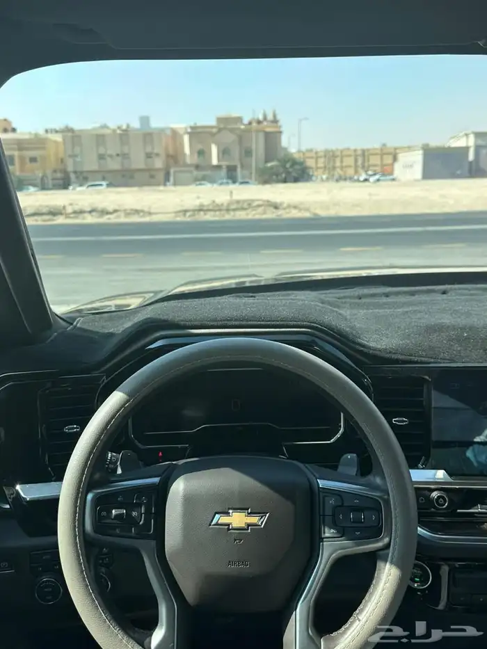 للبيع سلفرادو 2022 LT فل كامل قير ارضي 9