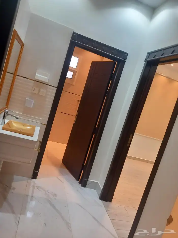 فيلا 600م درج في الصالة و شقتين 10