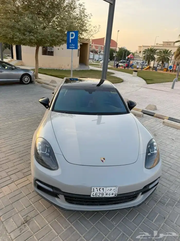 بورش بانميرا 4 4