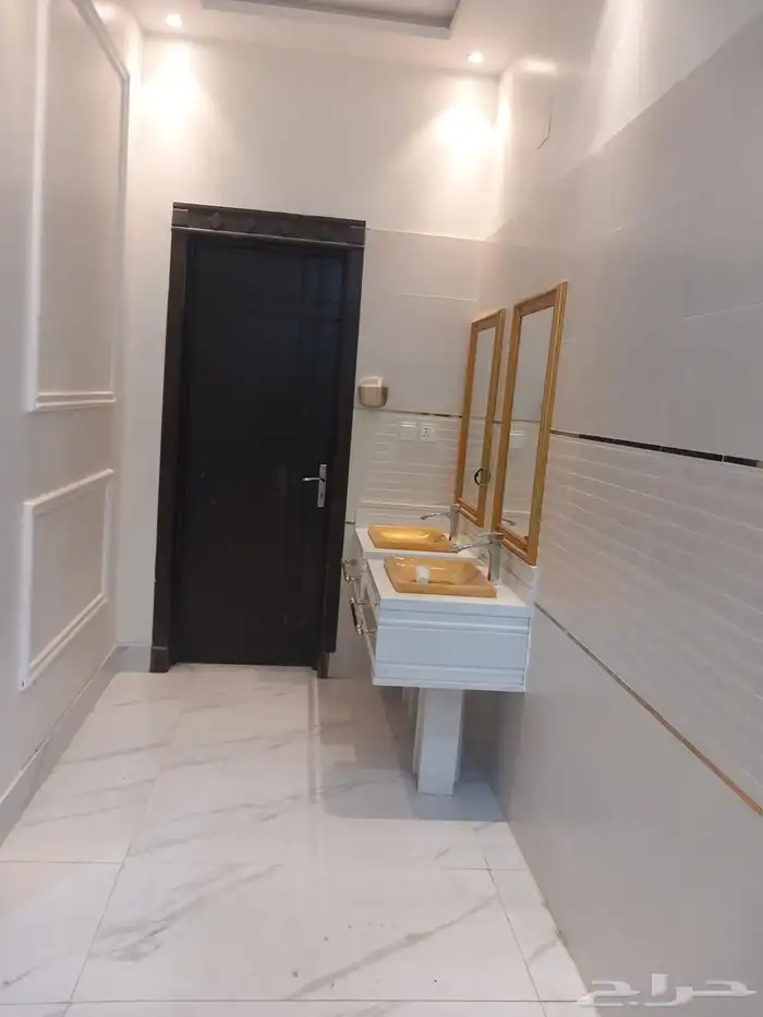 فيلا 600م درج في الصالة و شقتين 3