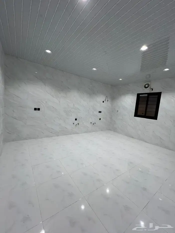 للبيع ادوار بمخطط 9 بحي الشاطئ مساحة 260م 12