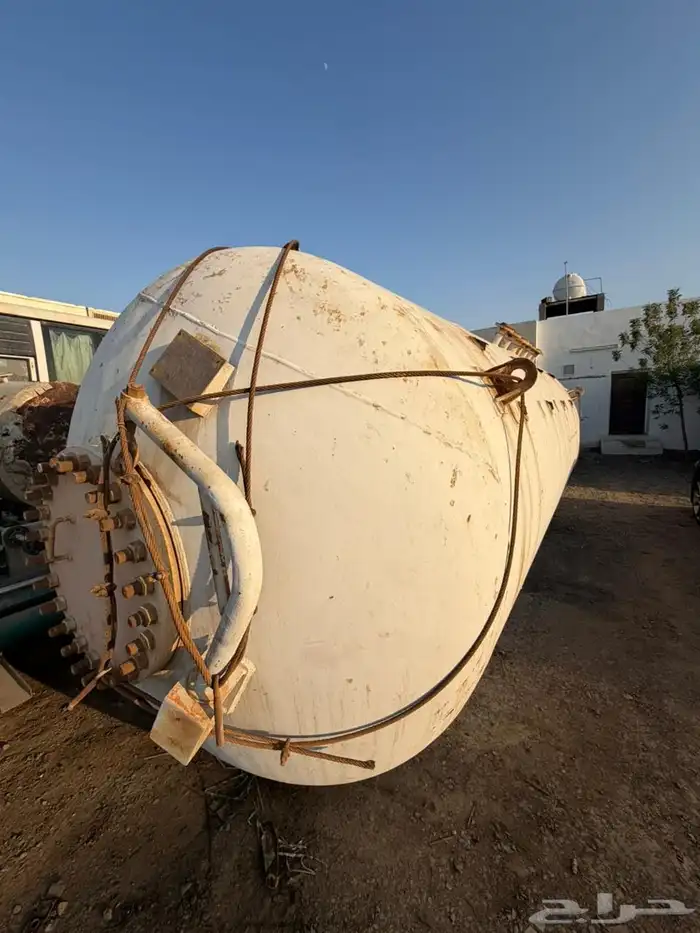 عدد 2 خزانات 3 طن و 5 طن 5