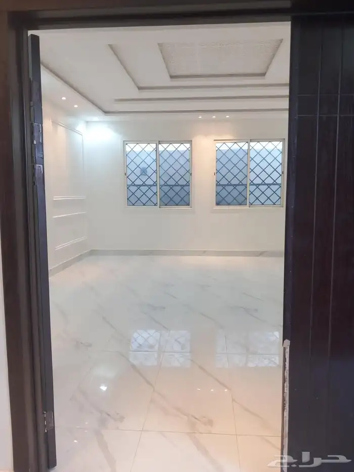 فيلا 600م درج في الصالة و شقتين 6