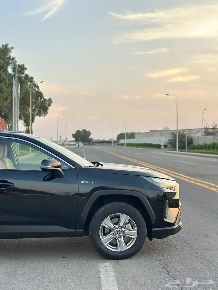 تويوتا راف فور LE 2024 هايبرد 8