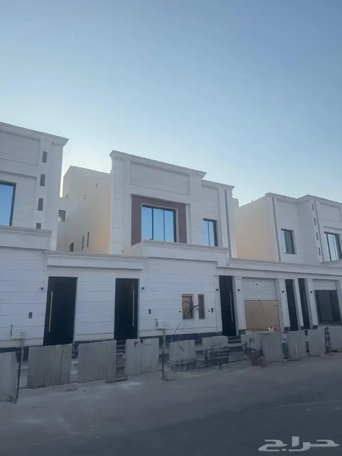 للبيع فلل مودرن 375 درج داخلي وشقتين بالخليج جديده 2