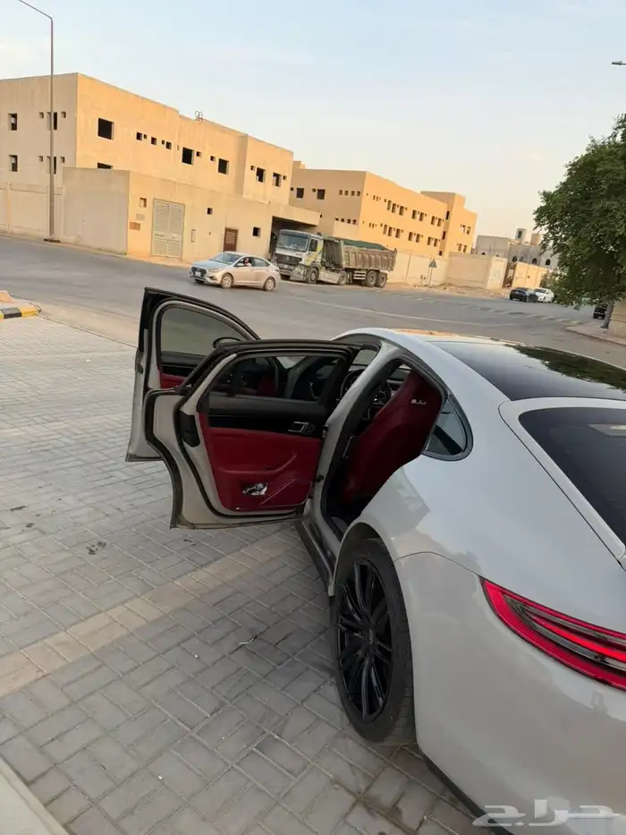 بورش بانميرا 4 8