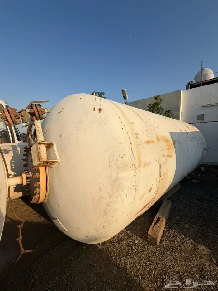 عدد 2 خزانات 3 طن و 5 طن 2