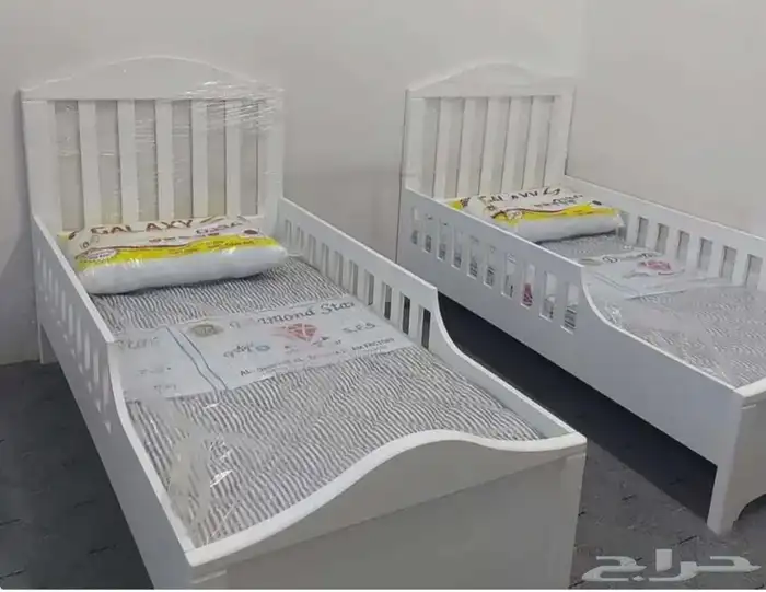 سرير خشب أطفال الون ابيض جديد المقاس 80 160 1