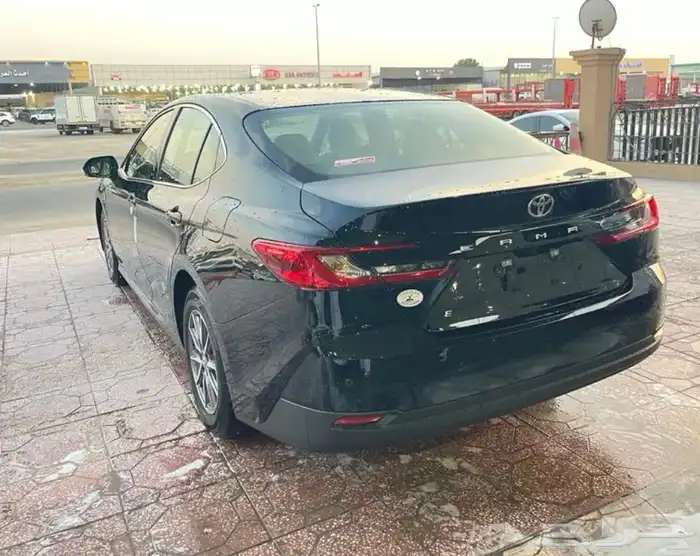 تويوتا كامري موديل 2025 استاندر لون اسود 4