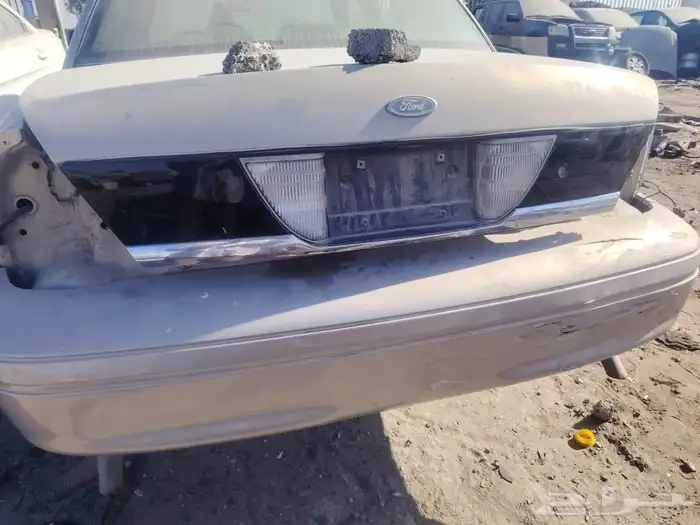 عاكس خلفي فورد فكتوريا 2011 بحالة جيدة 0