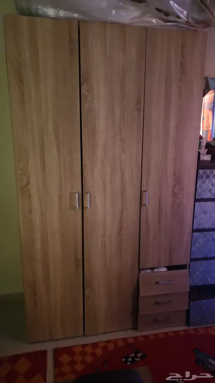 دولاب ست ابواب خشب اللون ابيض _البيع السعر النهائي 650 ريال 8