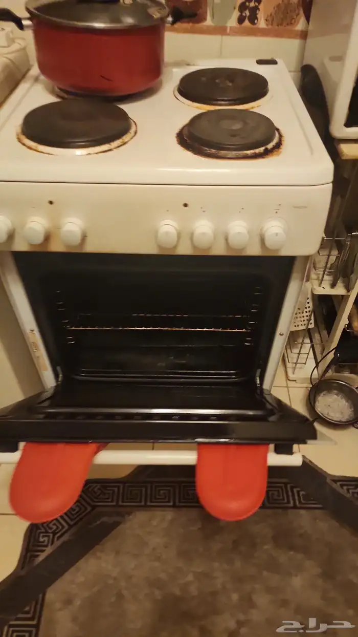 دولاب ست ابواب خشب اللون ابيض _البيع السعر النهائي 650 ريال 1