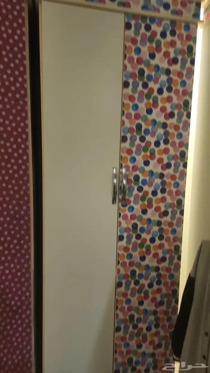 دولاب ست ابواب خشب اللون ابيض _البيع السعر النهائي 650 ريال 9