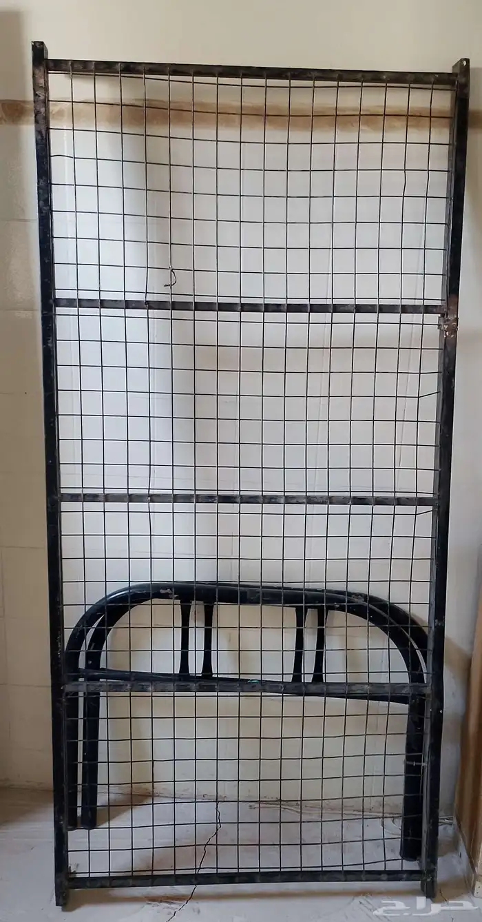 اغراض منزلية اثاث دولاب وسرير مفرد ومنقل 1