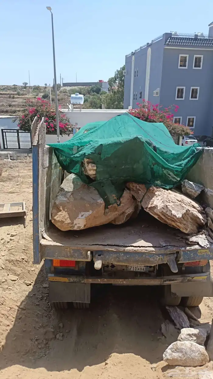 يوجد لدينا حجر بنيان كبير عراك من له الحاجه للبنا يتواصل بنا 3