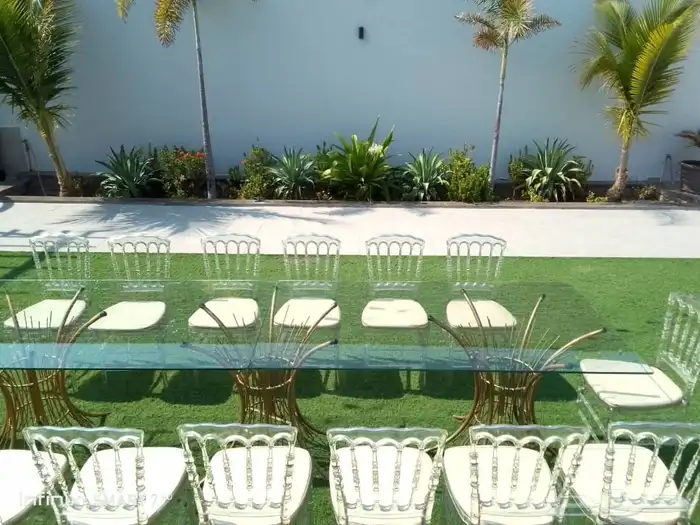 طاولات قزاز وكراسي شفاف 0