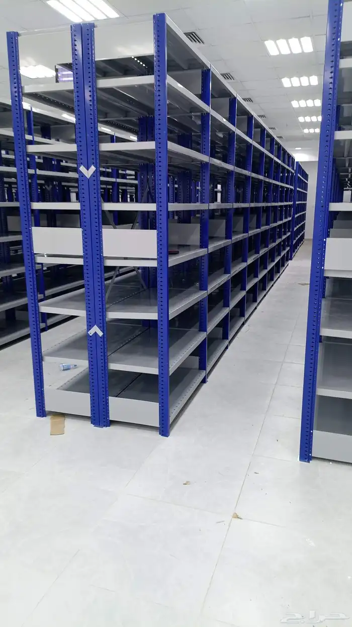 يوجد لديناء جميع انواع الرفوف وا شحن وا توصيل واتركيب 1