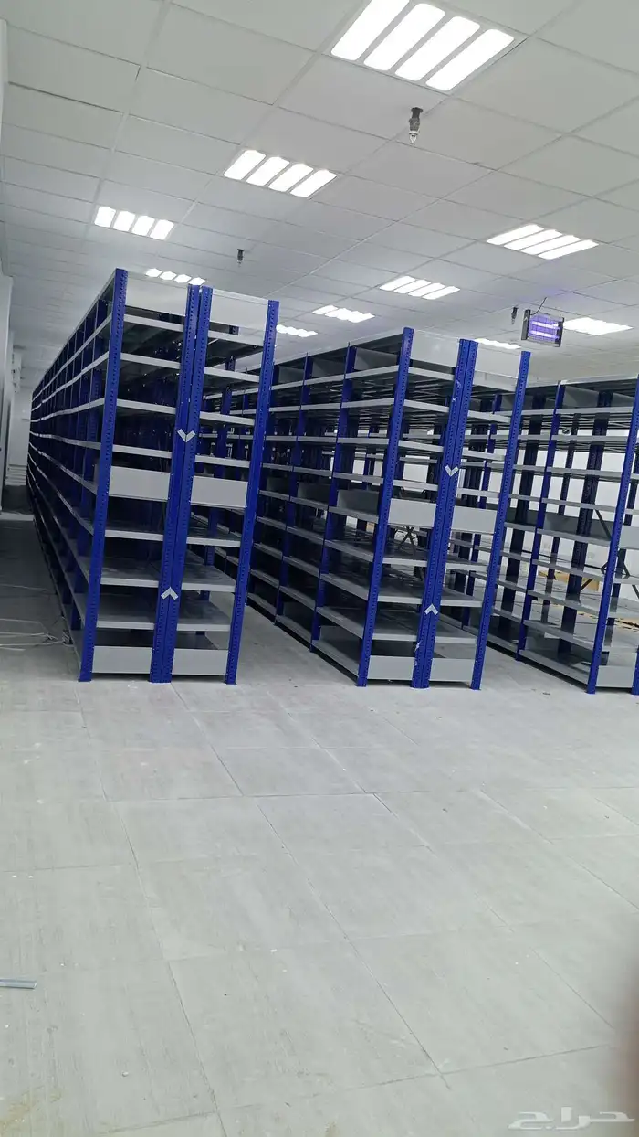يوجد لديناء جميع انواع الرفوف وا شحن وا توصيل واتركيب 8