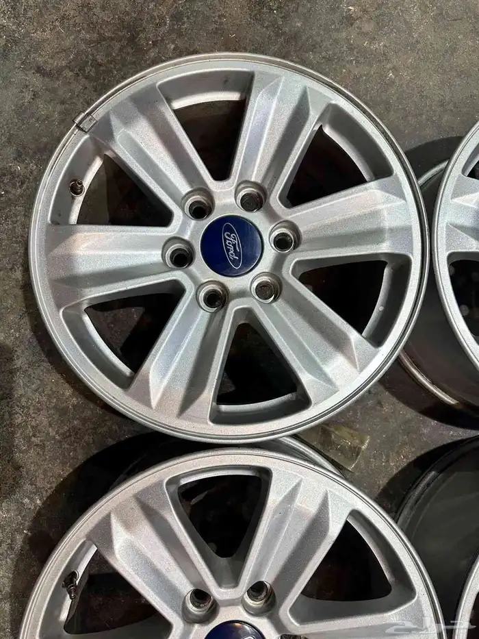 يوجد لدينا جنوط وكاله فورد اف 150شرط مقاس الجنوط 17 3