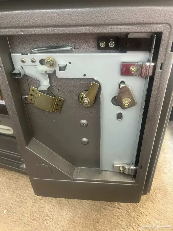 فتح ونسخ وبرمجة السيارة فك أبواب سيارات وشقق وخزنات تصليح ري 6