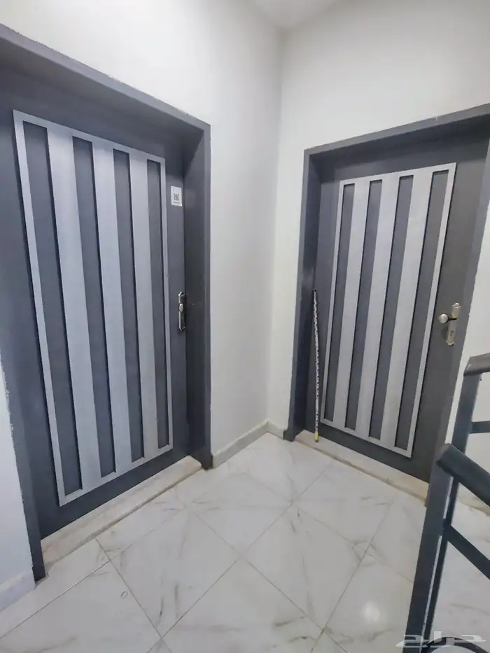 شقه للايجار المهديه طابق اول 3 غرف وصاله مدخلين السعر 35 الف 0