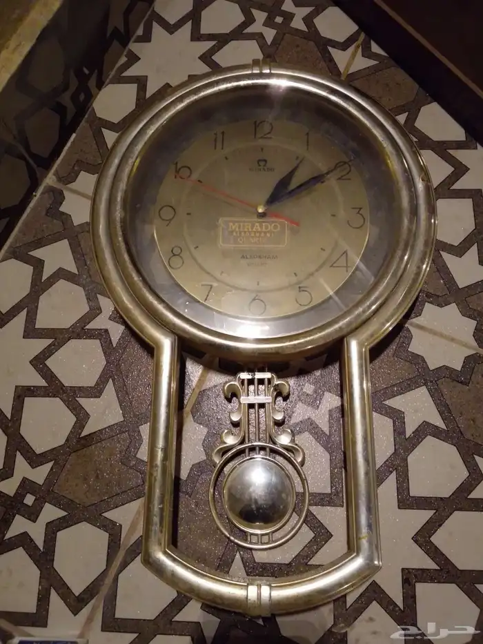 قاعدة ركن تراثية قديمة وساعة بندول كلاسيكيه 4