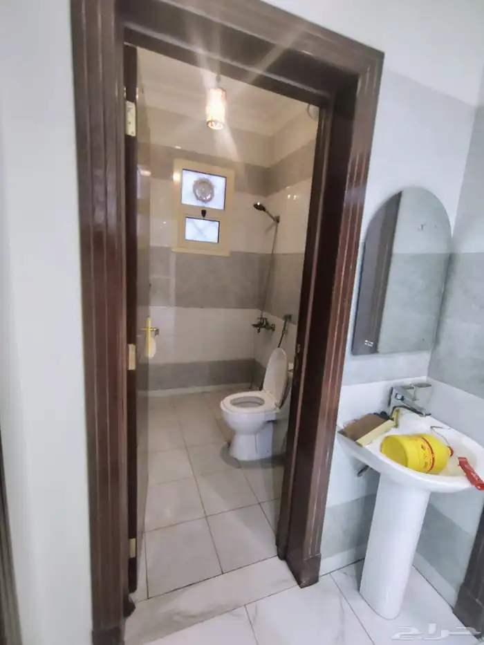 شقه للايجار المهديه طابق اول 3 غرف وصاله مدخلين السعر 35 الف 3