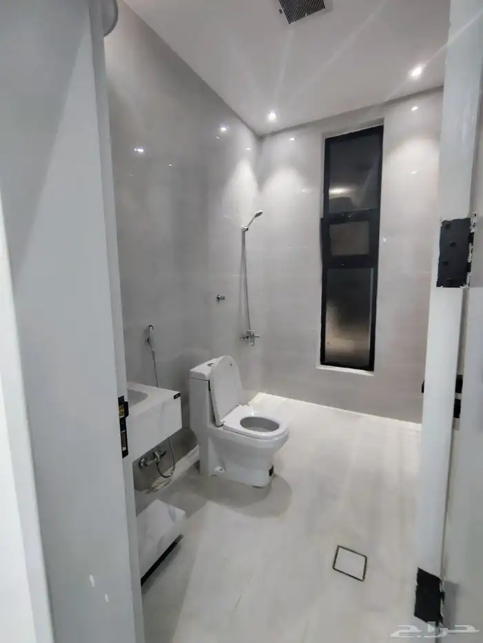 شقه جديده للايجارفى المهديه طابق اول 3غرف وصاله السعر 50 الف 3