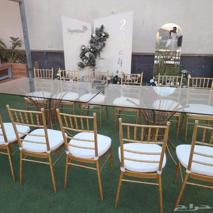 طاولات قزاز وكراسي شفاف 1