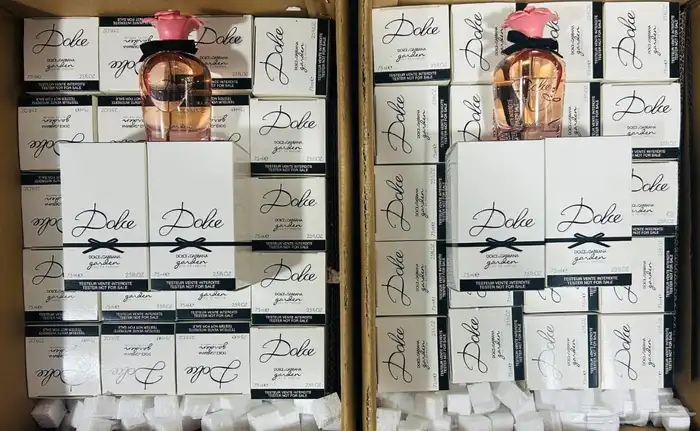 نوفر لكم الأصلي ب السعر الأصلي جميع العطورات الماركات 9