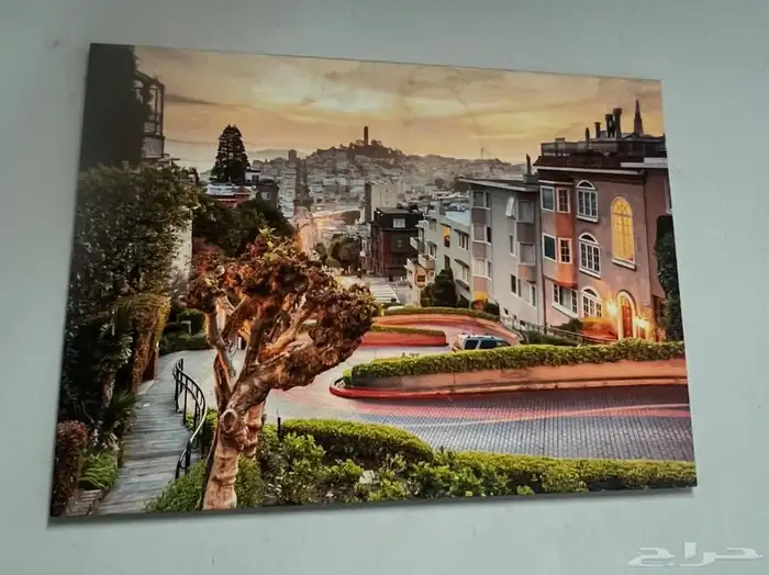 اغراض منها قفازات ملاكمة وبرميل بلاستك للملكمة وهم جدد . 8