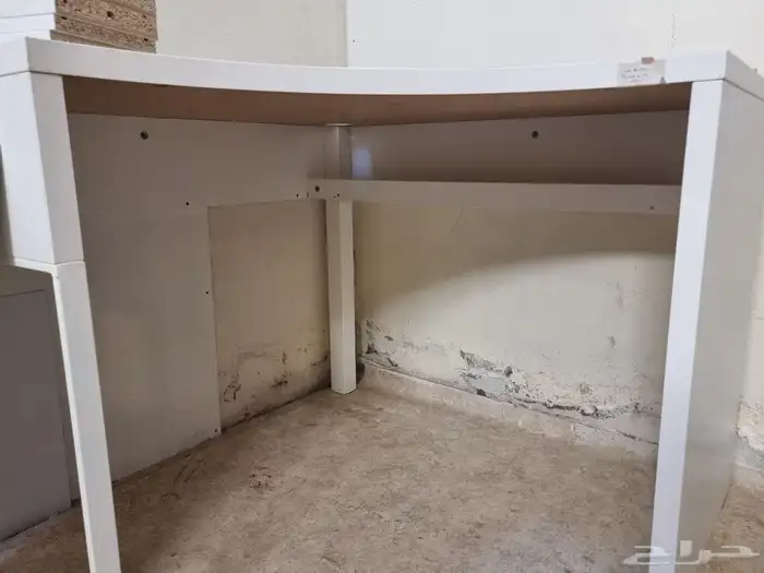 مكتبه ايكيا بحالة جيدة 4