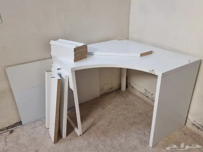 مكتبه ايكيا بحالة جيدة 0