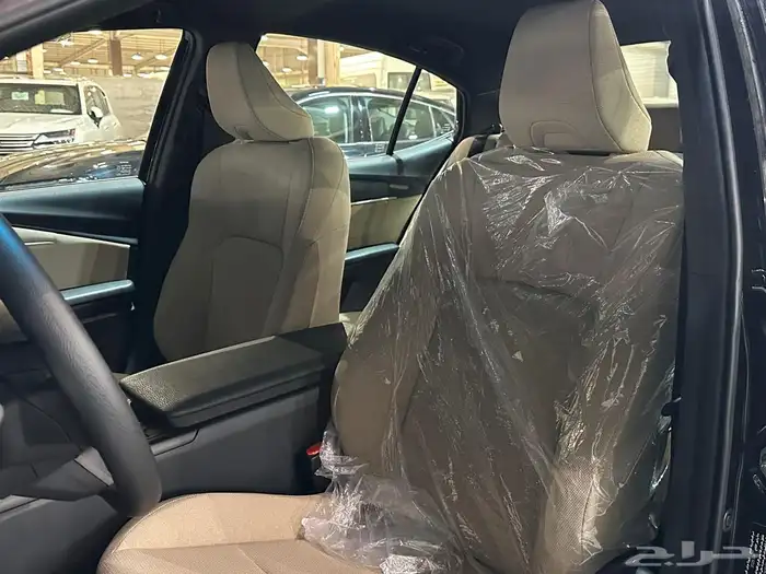 تويوتا كامري 2025 E بنزين جديد اسود 9