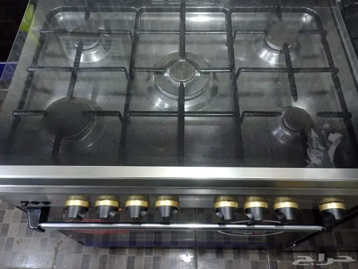 للبيع فرن ايطالي جليم غاز اصلي مقاس60 80موجود في المحل جده 4