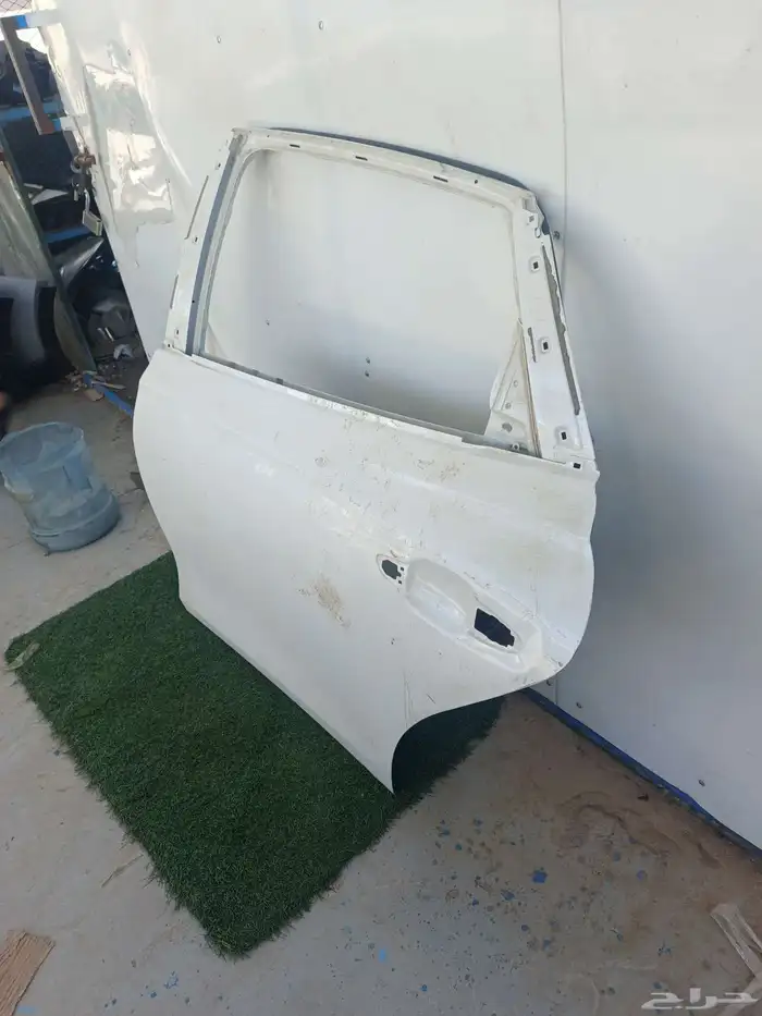 باب خلفي يسار ازيرا 2021-2022-2023 3