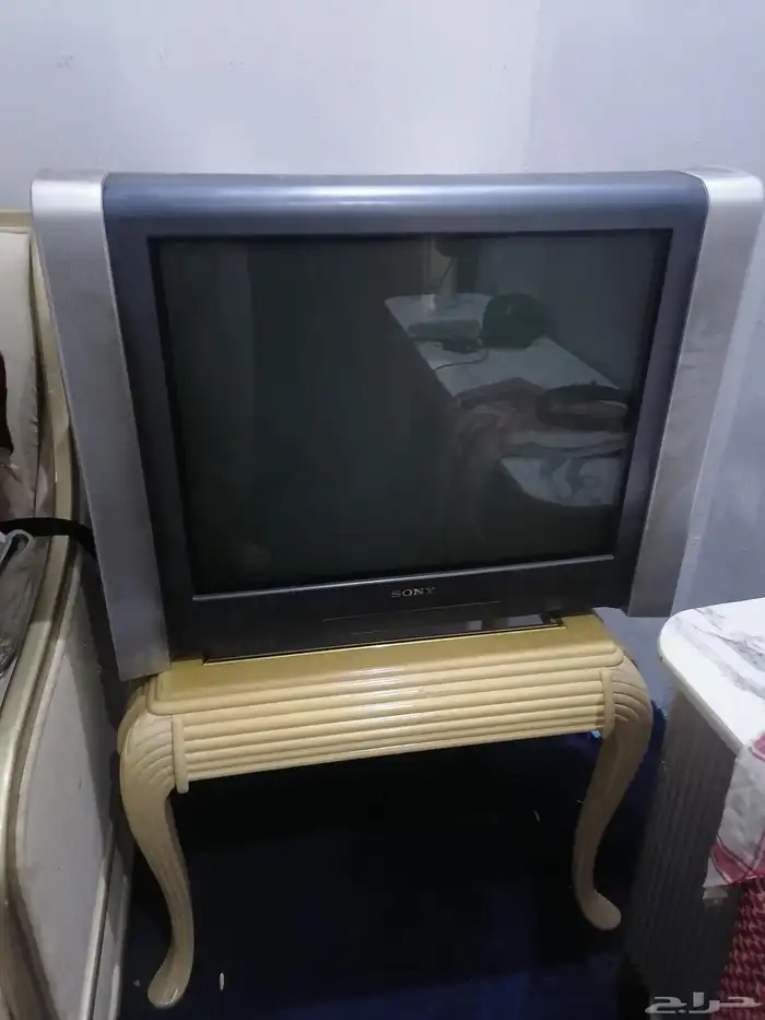 تلفزبون سوني شغال معه كتيبه والريموت تبعه وعلي الشرط 0