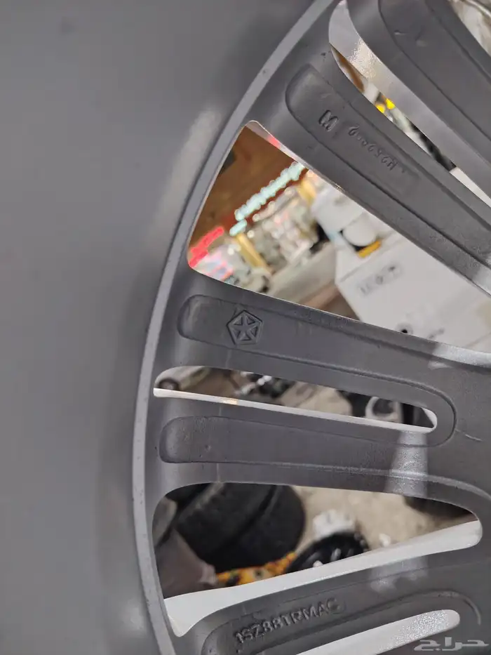 جنوط كرايزلر C300 موديل 2014 مقاس 20 اصلي وكاله 4