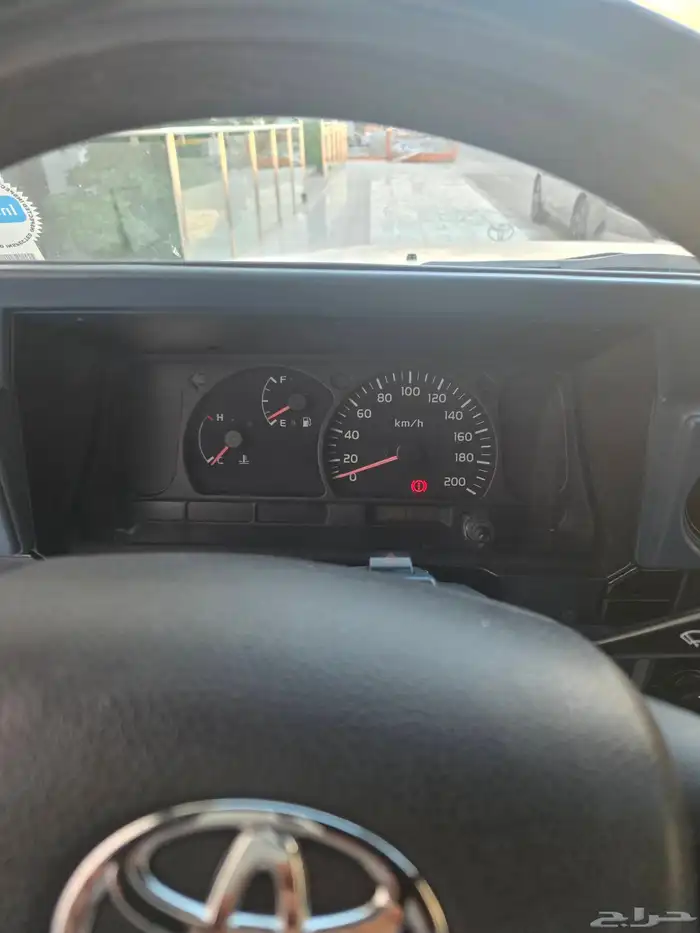 ربع لاند كروزر ممشى قليل جدا مخزن 8