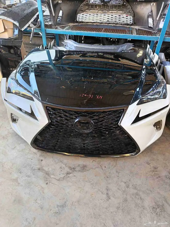 صدام امامي مع اشمعة كبوت لكزس Nxمديل 2020 5