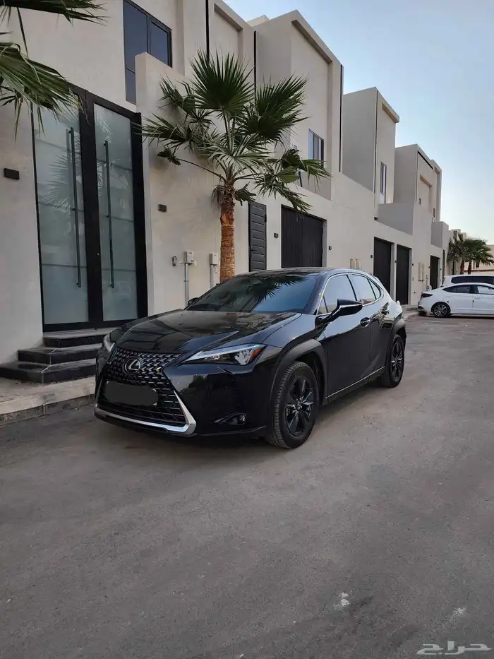 لكزس UX 300h 2024 0