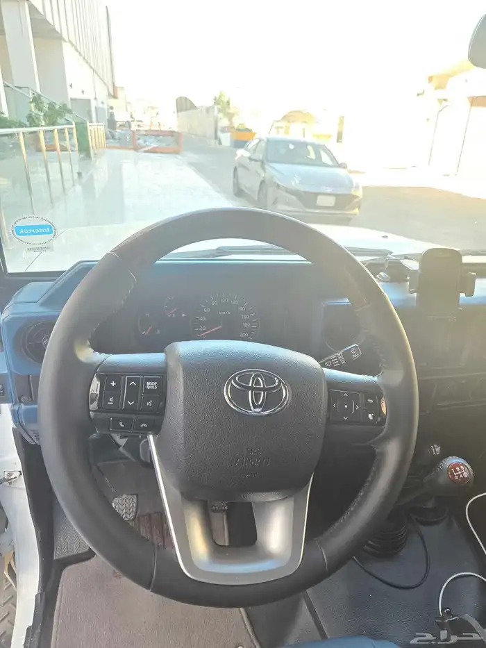 ربع لاند كروزر ممشى قليل جدا مخزن 6