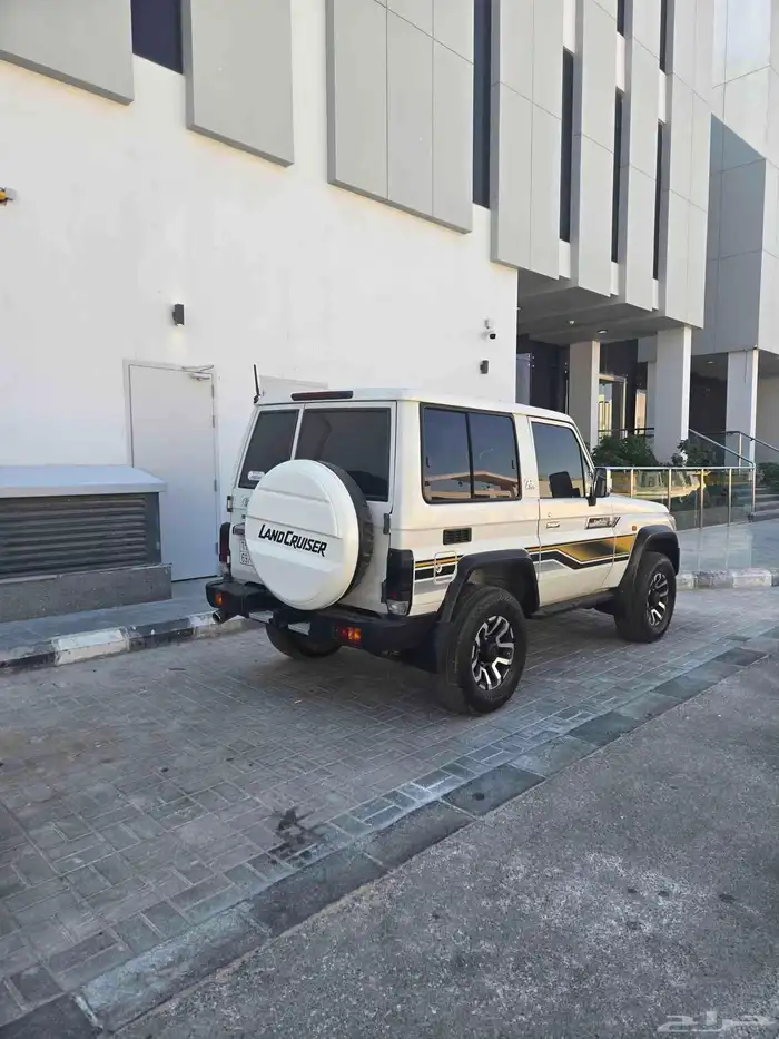 ربع لاند كروزر ممشى قليل جدا مخزن 1