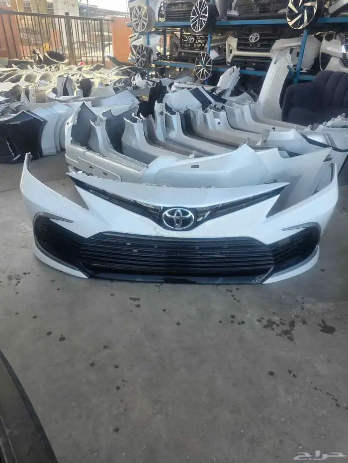 صدام كامري 24 استاندر ابيض ساده كامل مع الشبوك والازياق اصلي 4