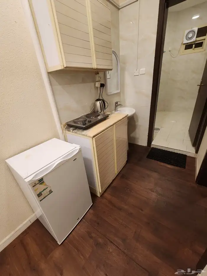 شقق عزاب مقابل البوابه الثانيه للمدينه العسكرية احد رفيده 15