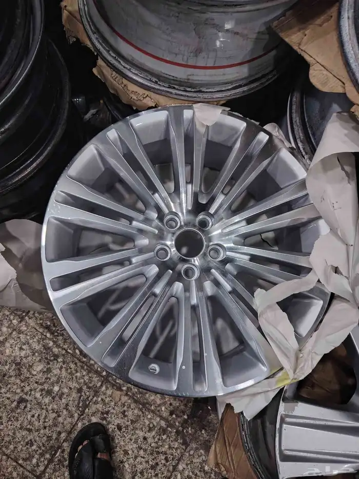 جنوط كرايزلر C300 موديل 2014 مقاس 20 اصلي وكاله 2